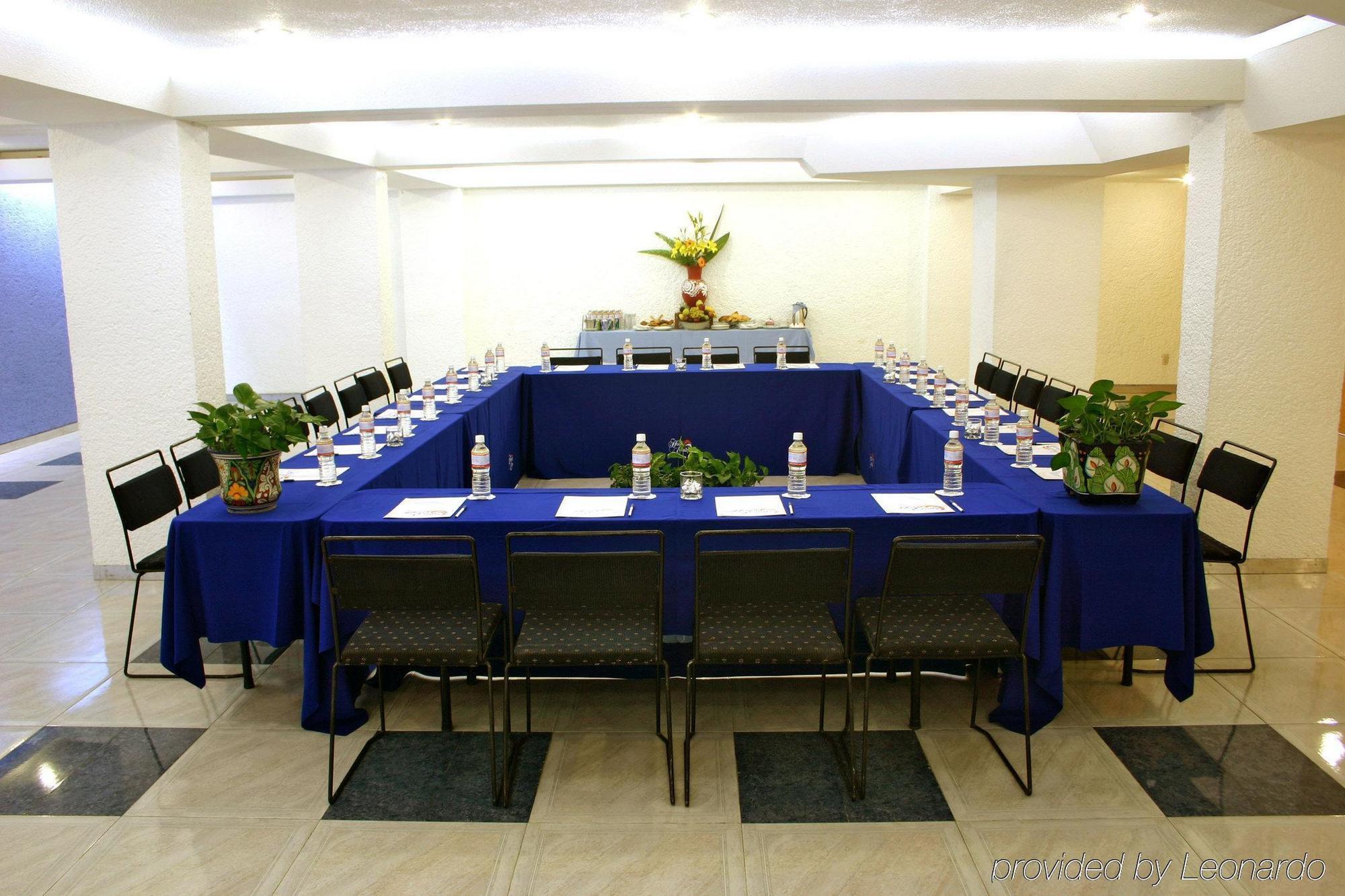 Hotel Emily Pachuca Instalações foto